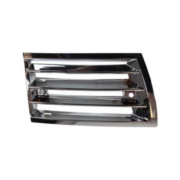 Gitter, vorne rechts, Plastik, Chrom